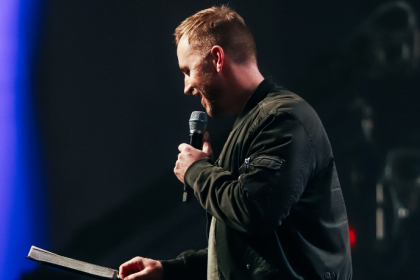 Bruno Garcia Redondo ensina como superar a timidez e desenvolver uma fala confiante com técnicas de oratória para iniciantes.