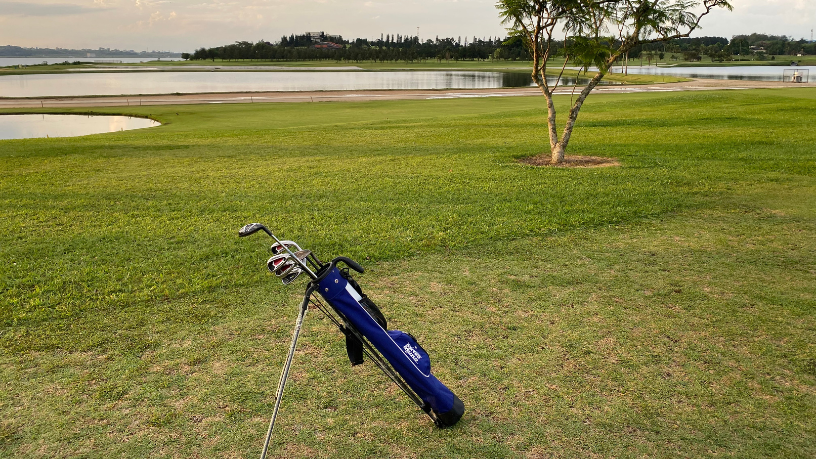 Técnicas de foco e preparo físico são apresentadas por Milton Seigi Hayashi para elevar o desempenho no golfe.