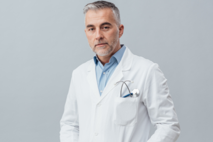 Dr. Haeckel Cabral analisa quando o lip lift melhora as proporções faciais.