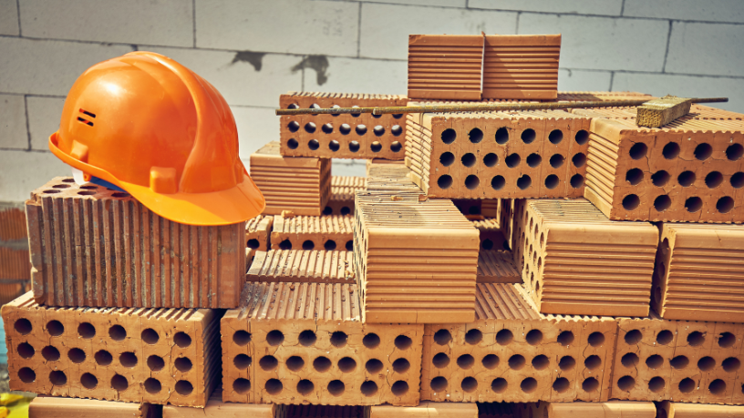 Ao investir na padronização de materiais, empresas elevam a qualidade do acabamento e minimizam retrabalhos, reforçando a visão de Valderci Malagosini Machado.