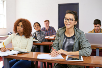Sérgio Bento De Araújo analisa como preparar estudantes para as competências exigidas em um mundo cada vez mais digital.